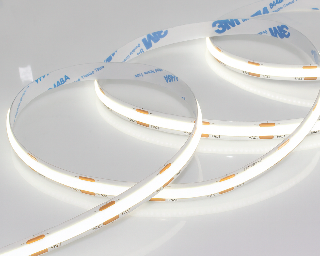 Светодиодная лента Lux COB 336Led White 8mm (12V, 8W, 6000-6500K, IP20) Светодиодная лента Lux COB 336Led White 8mm (12V, 8W, 6000-6500K, IP20)
